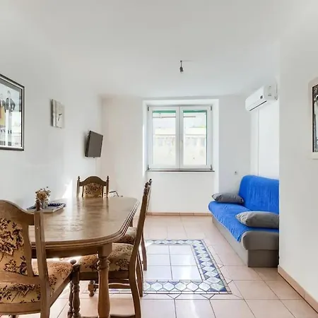 Apartment Mila - 15m From The Sea Pag Town