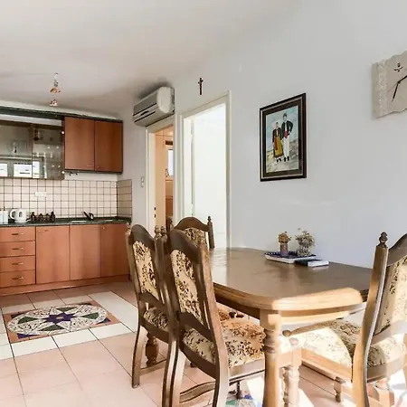 Apartment Mila - 15m From The Sea